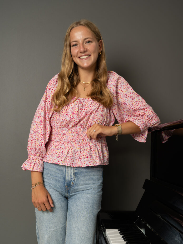 Elise met piano